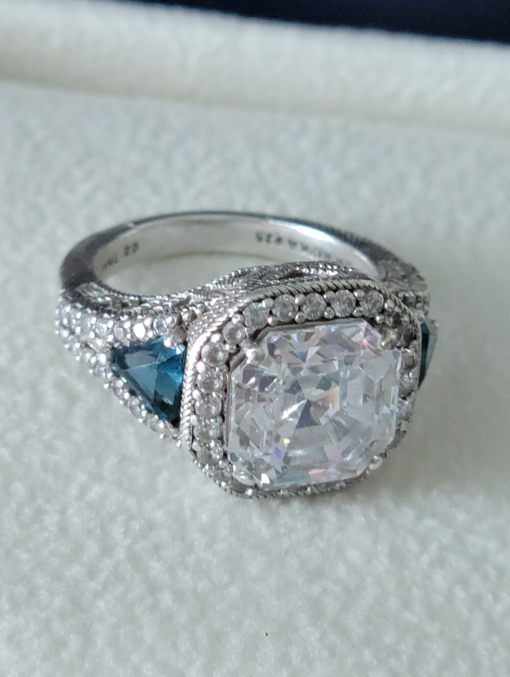Judith Ripka SZ 6, Cushion CZ & Blue Topaz Halo Ring 925 Sterling, Thailand